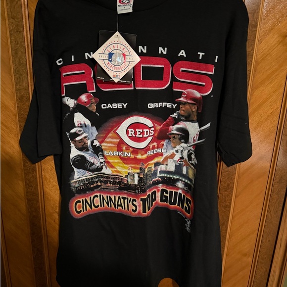 NWT Vintage Cincinnati Reds Shirt - Picture 4 of 5